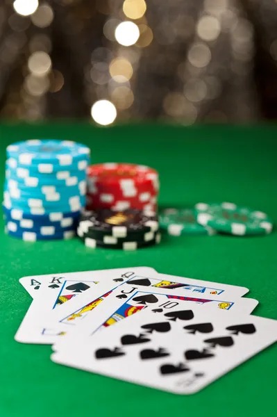 Capsa Susun card layout example